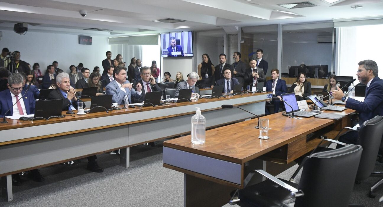 Pedido de vista adia votação da Política de Minerais Críticos