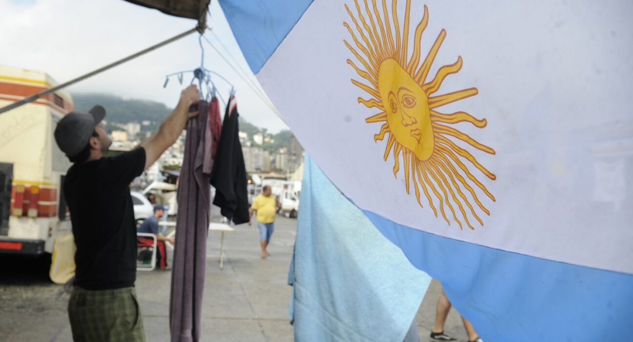 Quase metade dos jovens argentinos vive em vulnerabilidade social