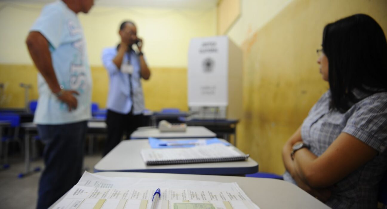 Mesários têm papel fundamental na garantia do processo eleitoral