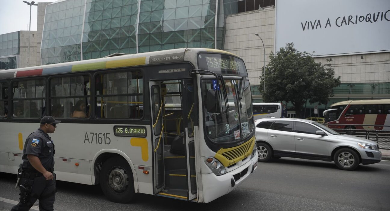 Rodoviários do Rio decidem continuar em estado de greve até amanhã