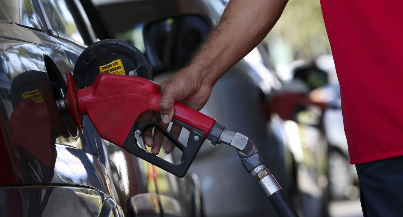 Governo adia reunião que pode aumentar etanol na gasolina para 32%