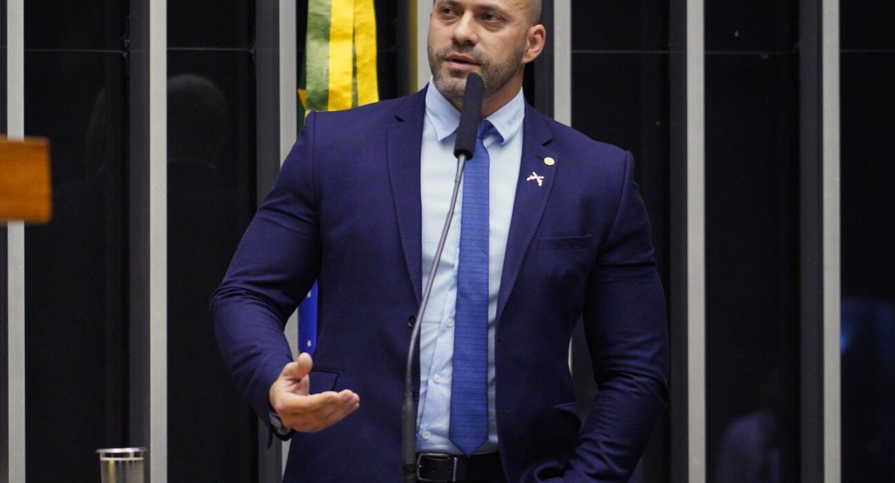 Moraes dá 48h para Daniel Silveira explicar publicação de vídeo no X