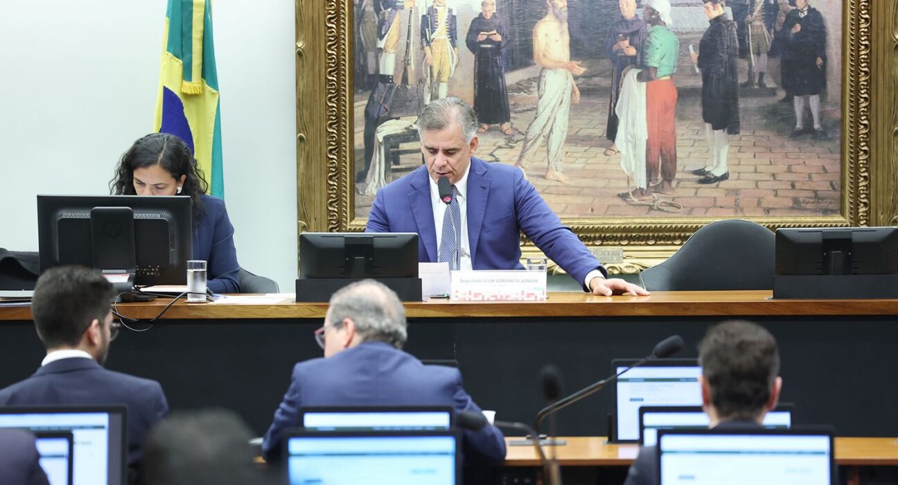 CCJ da Câmara aprova fim da aposentadoria como punição para juízes
