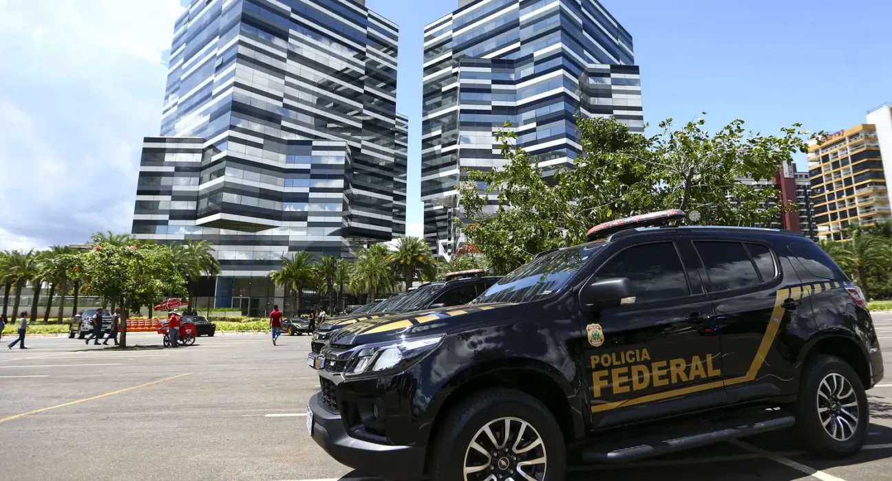 PF mira empresário suspeito de intimidar jornalistas no caso Master