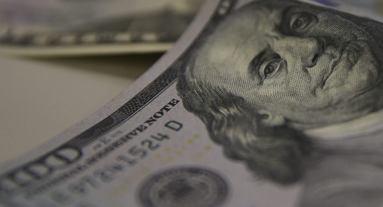 Tarifaço de 25% dos EUA sobre o Brasil começa a valer; saiba mais