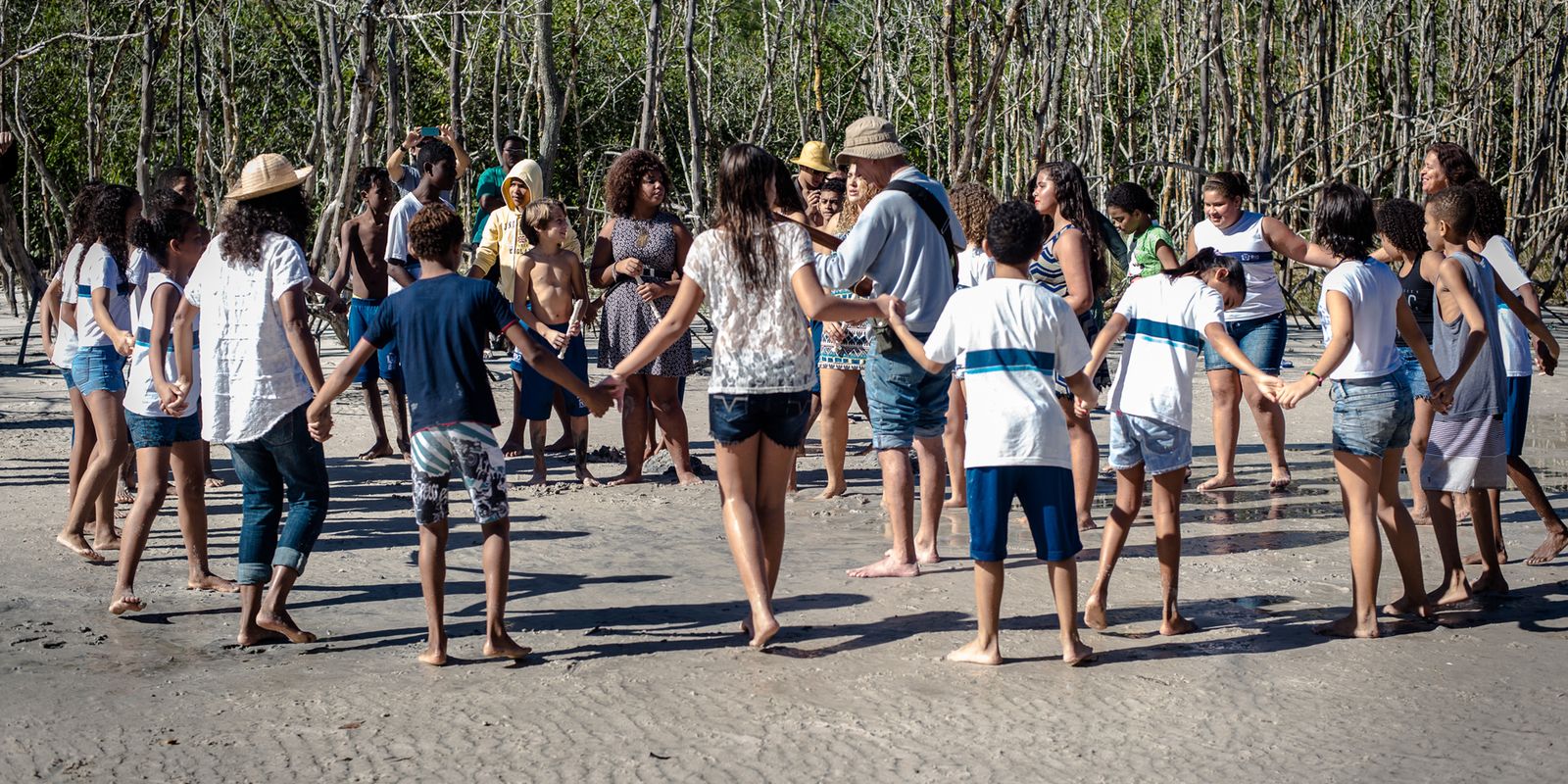 Projeto de música e valorização do mangue conscientiza alunos no Rio