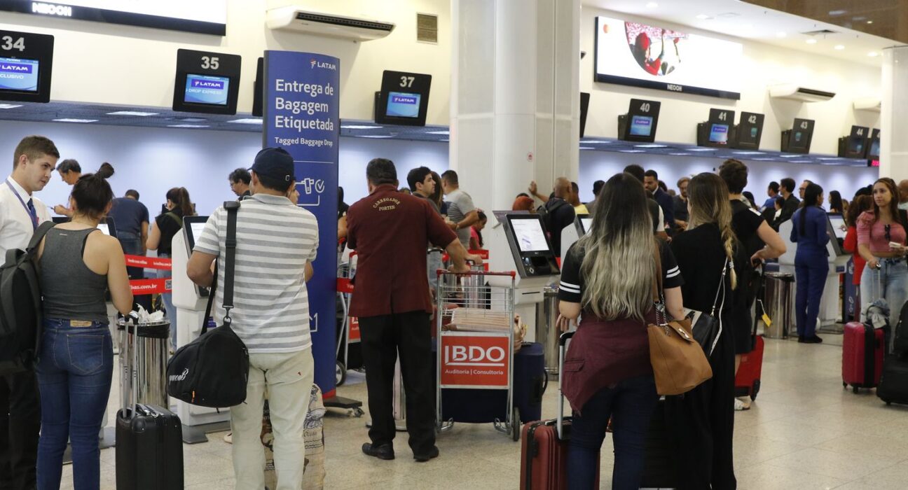 Setor de serviços cai 0,4% em maio por recuo na área de transportes