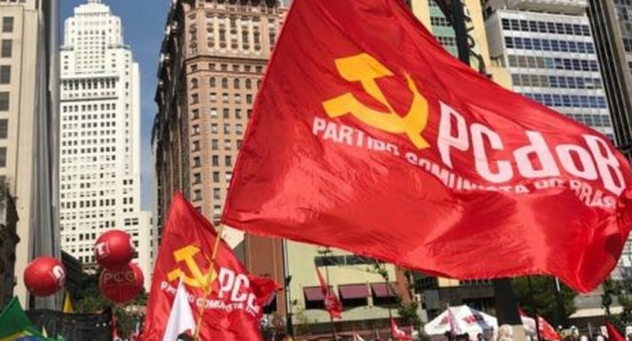 PCdoB oficializa apoio à candidatura de Lula