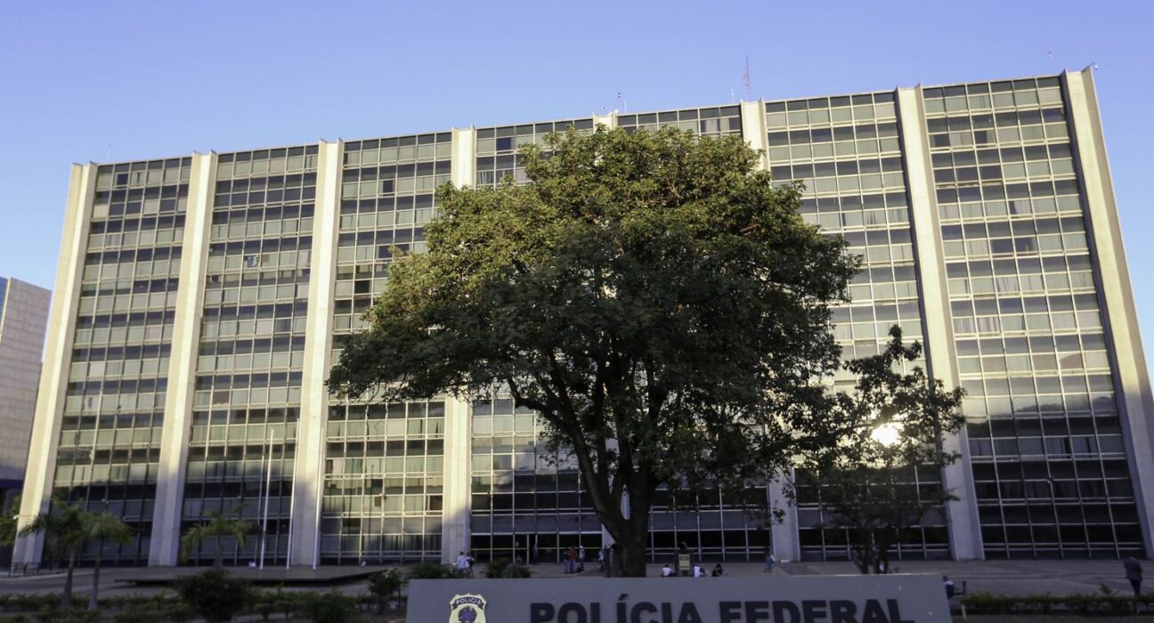 Polícia Federal faz operação para conter lavagem de dinheiro do PCC