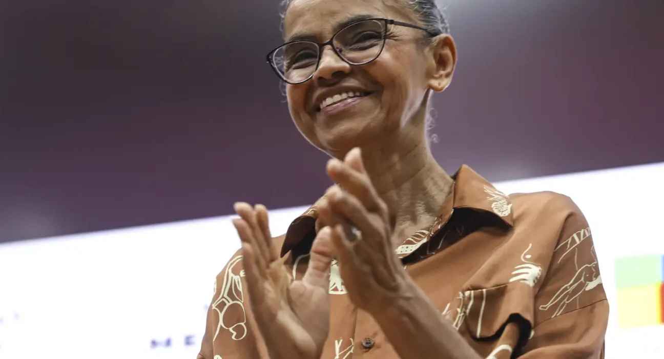 Marina Silva recebe maior condecoração da França em Brasília