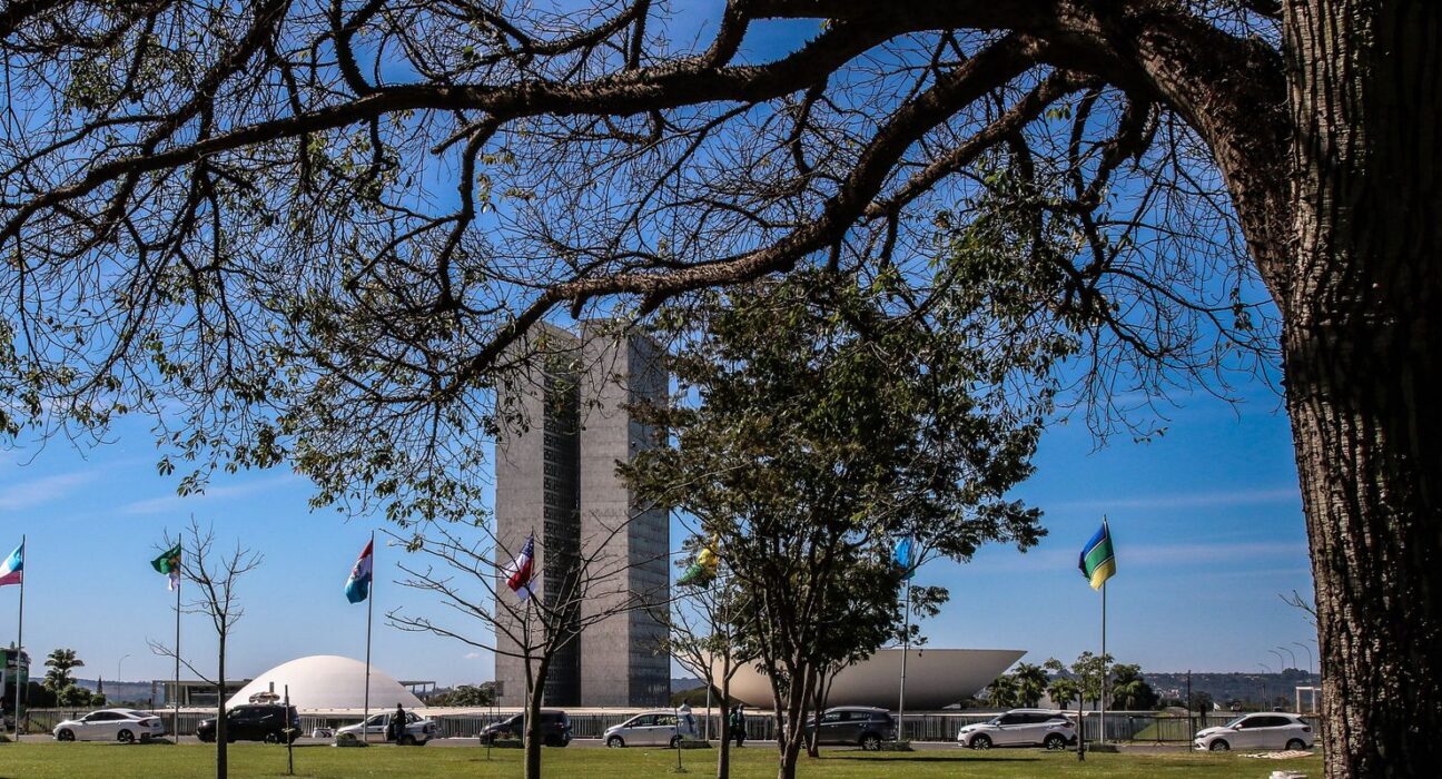 Congresso aumenta punição a crimes sexuais online contra crianças