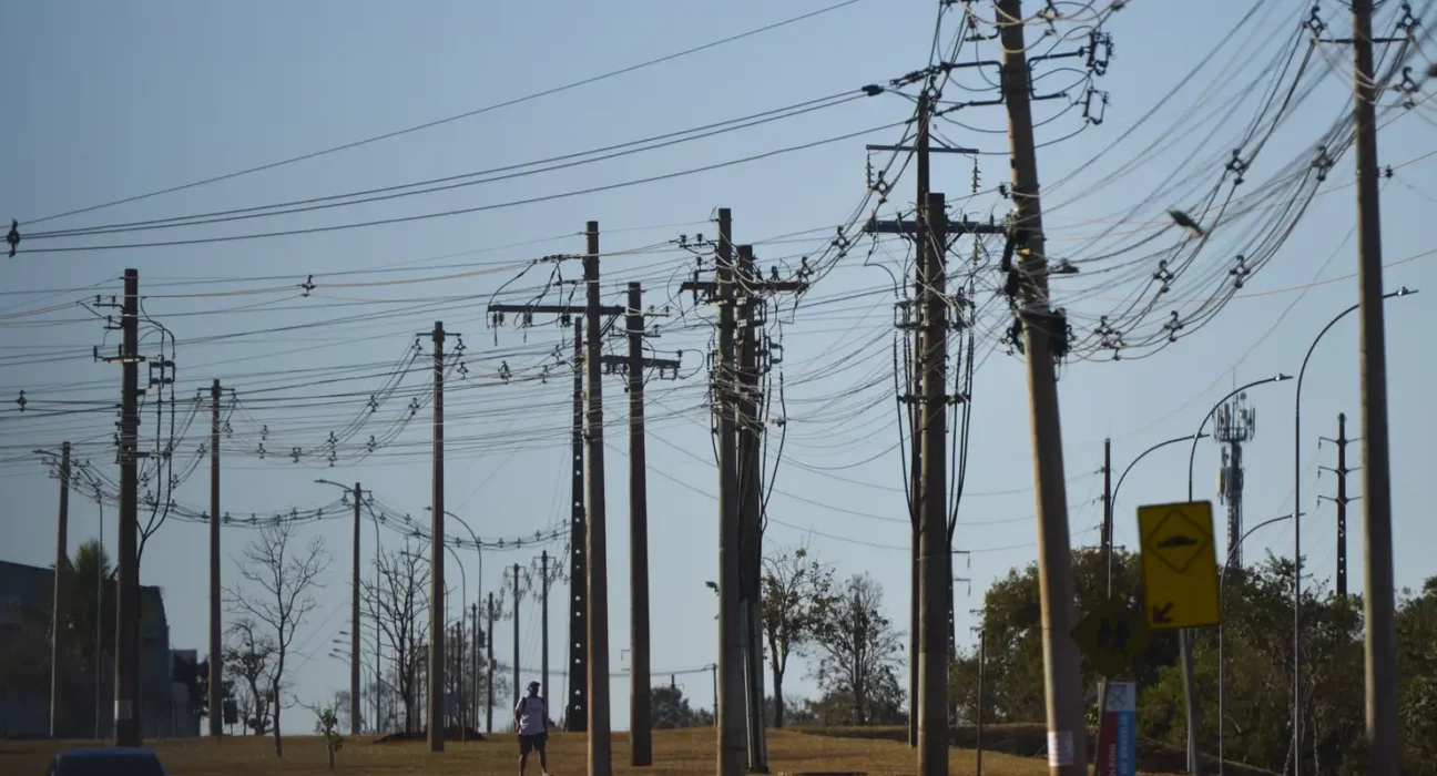 Número de acidentes com a rede elétrica cresceu no Brasil em 2025
