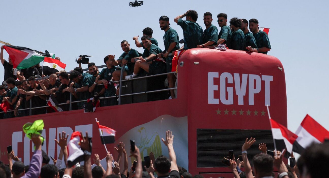 Jogadores do Egito são recebidos como heróis após atuação na Copa
