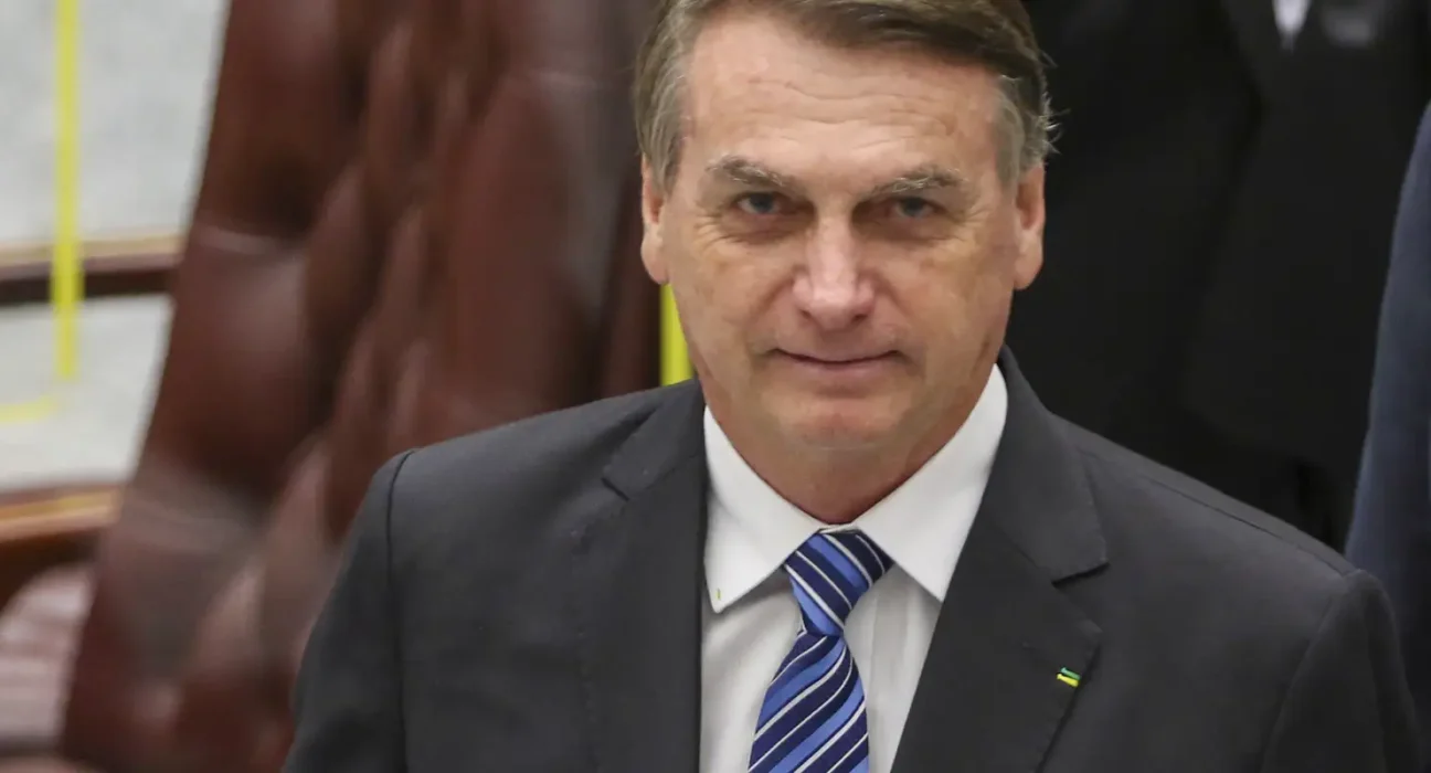 Alexandre de Moraes decide manter Bolsonaro em prisão domiciliar