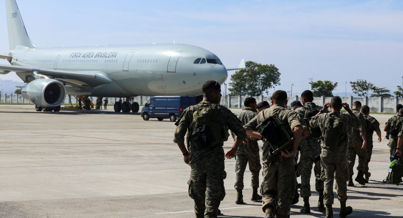 FAB envia militares e 18 toneladas de medicamentos para a Venezuela