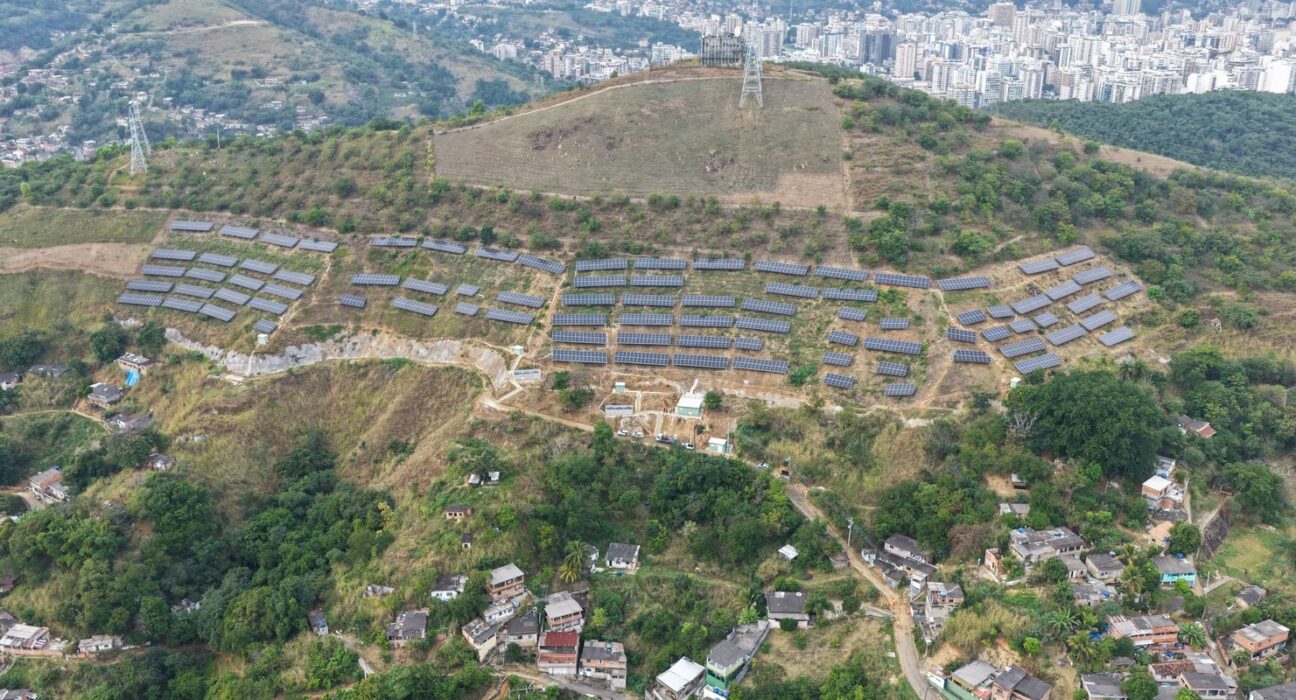 Usina solar em comunidade de Niterói gera energia para 19 creches