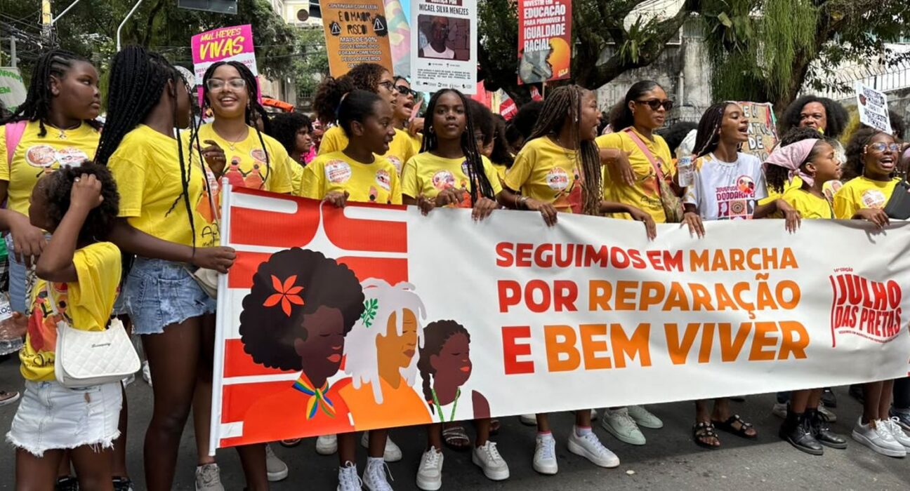 Julho das Pretas: mulheres negras marcham pelas ruas de todo país