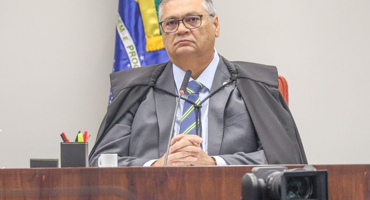 Dino determina afastamento do presidente do TCE do Maranhão
