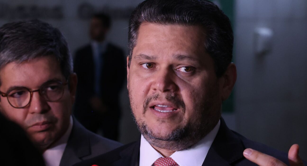 Alcolumbre envia PEC do fim da escala 6x1 para CCJ do Senado