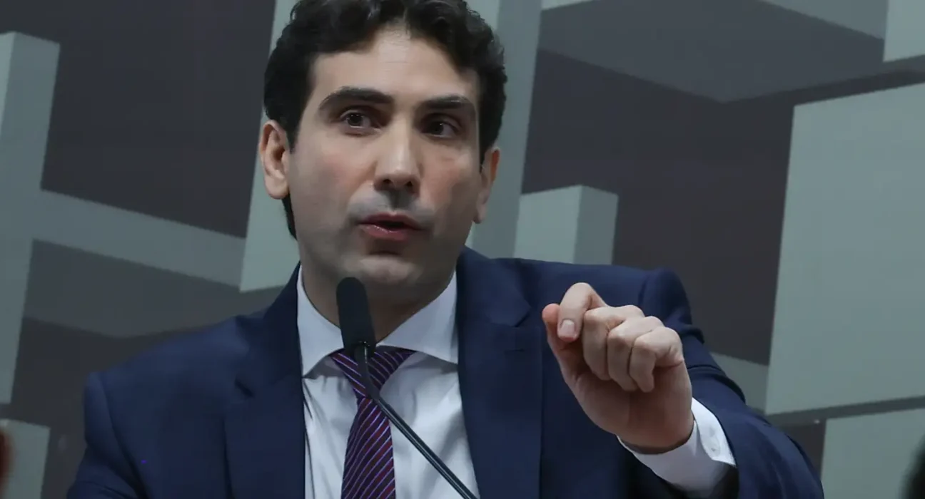 Galípolo critica empresas que pressionam para usar FGC