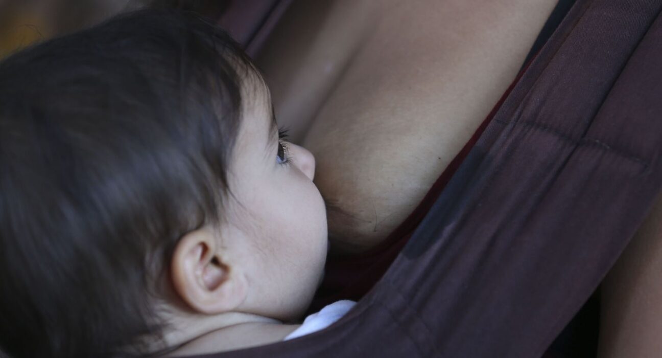 Amamentação reduz risco de doença cardíaca na mãe