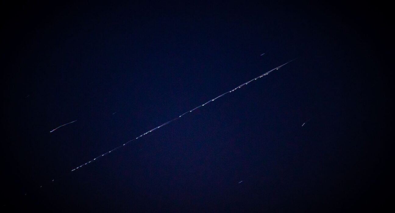 Proliferação de satélites põe em risco observações astronômicas