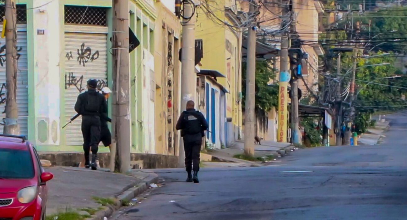 PM do RJ prende 13 em ação contra Comando Vermelho; 4 morreram