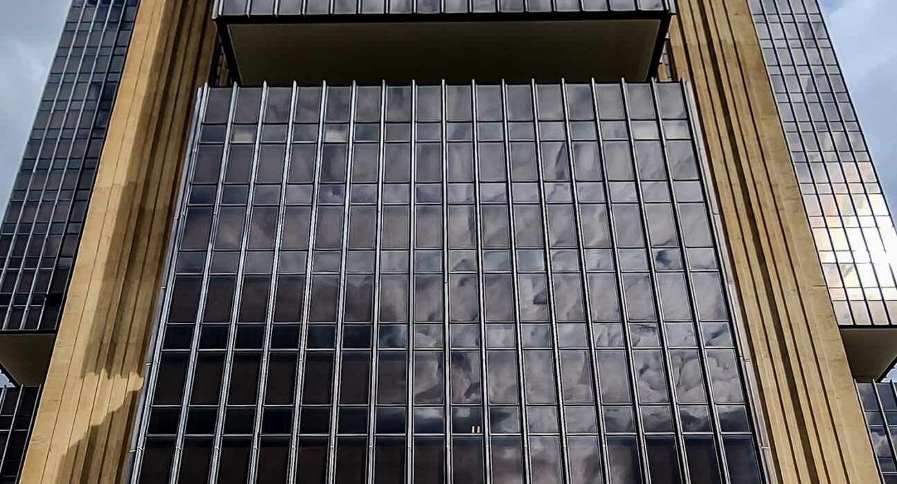 BC aponta desaceleração da inflação, mas mantém alerta sobre riscos