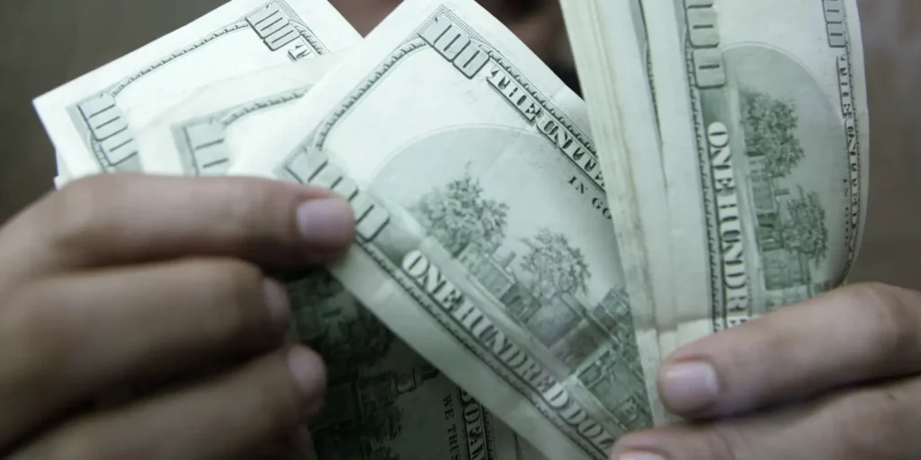 Dólar sobe a R$ 5,19 após tom mais duro de presidente do Fed
