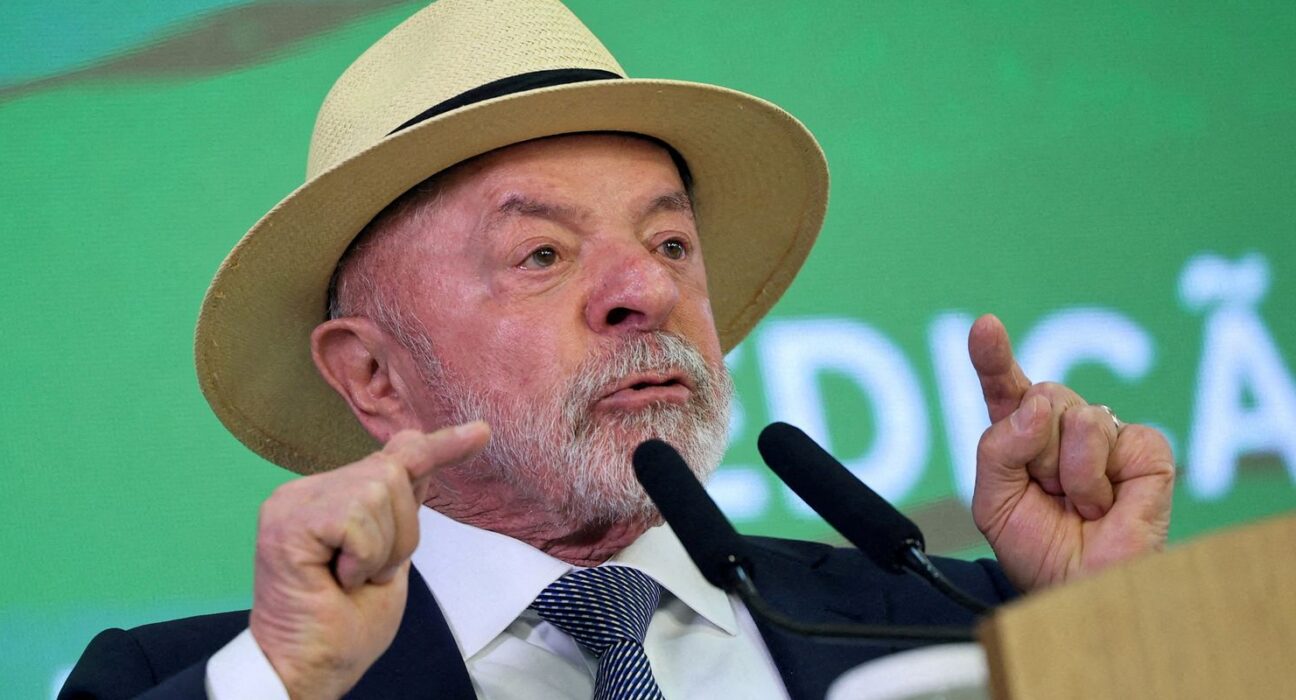Atitude irresponsável, diz Lula após revogação de visto de embaixadora