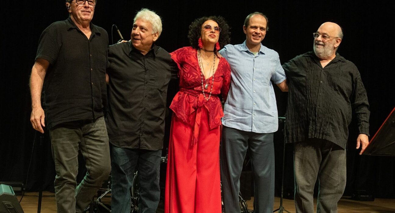 Repertório de Caetano Veloso embala show exclusivo na TV Brasil