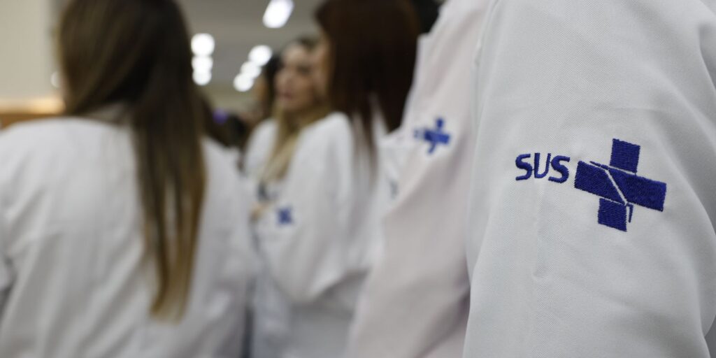 Saúde estende atuação de 676 médicos especialistas no SUS
