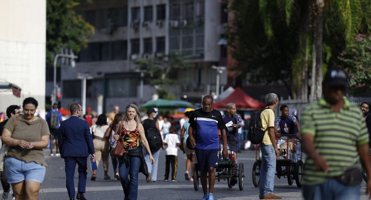 Crescimento populacional caiu para 0,37% em 2026, estima IBGE