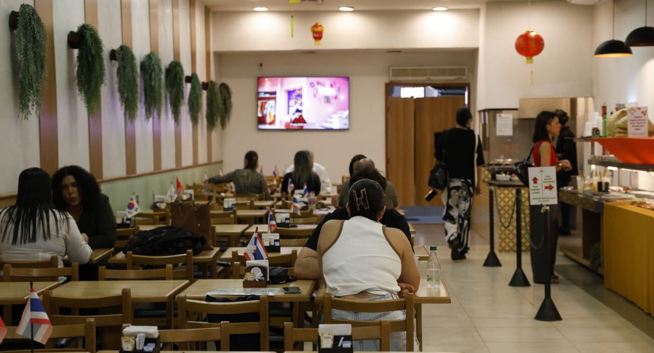 Serviços ocuparam 15,9 milhões e pagaram média de 2,2 mínimos em 2024