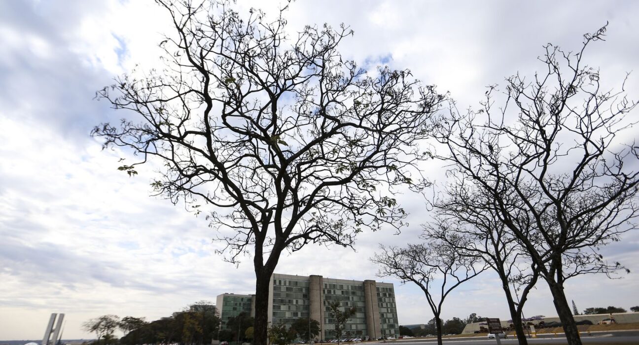 Grande parte do país tem temperaturas elevadas nesta terça-feira