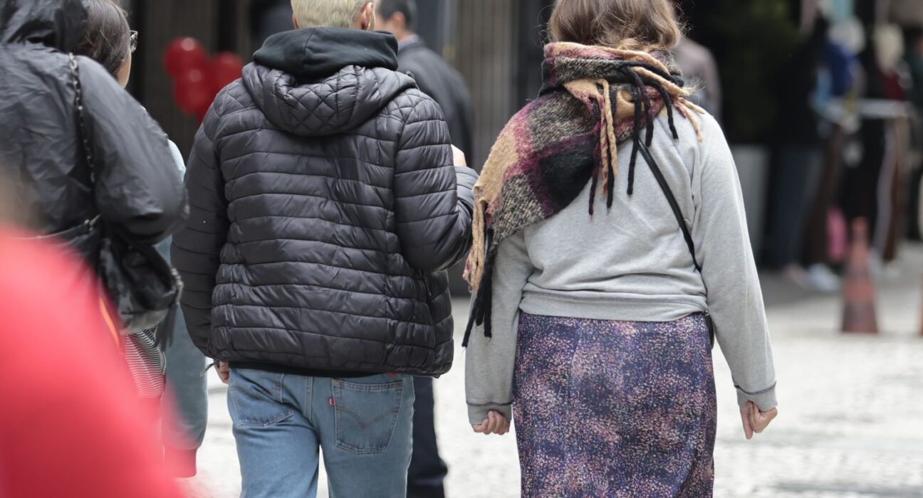 Frente fria associada a ciclone baixa temperatura no Sul do país