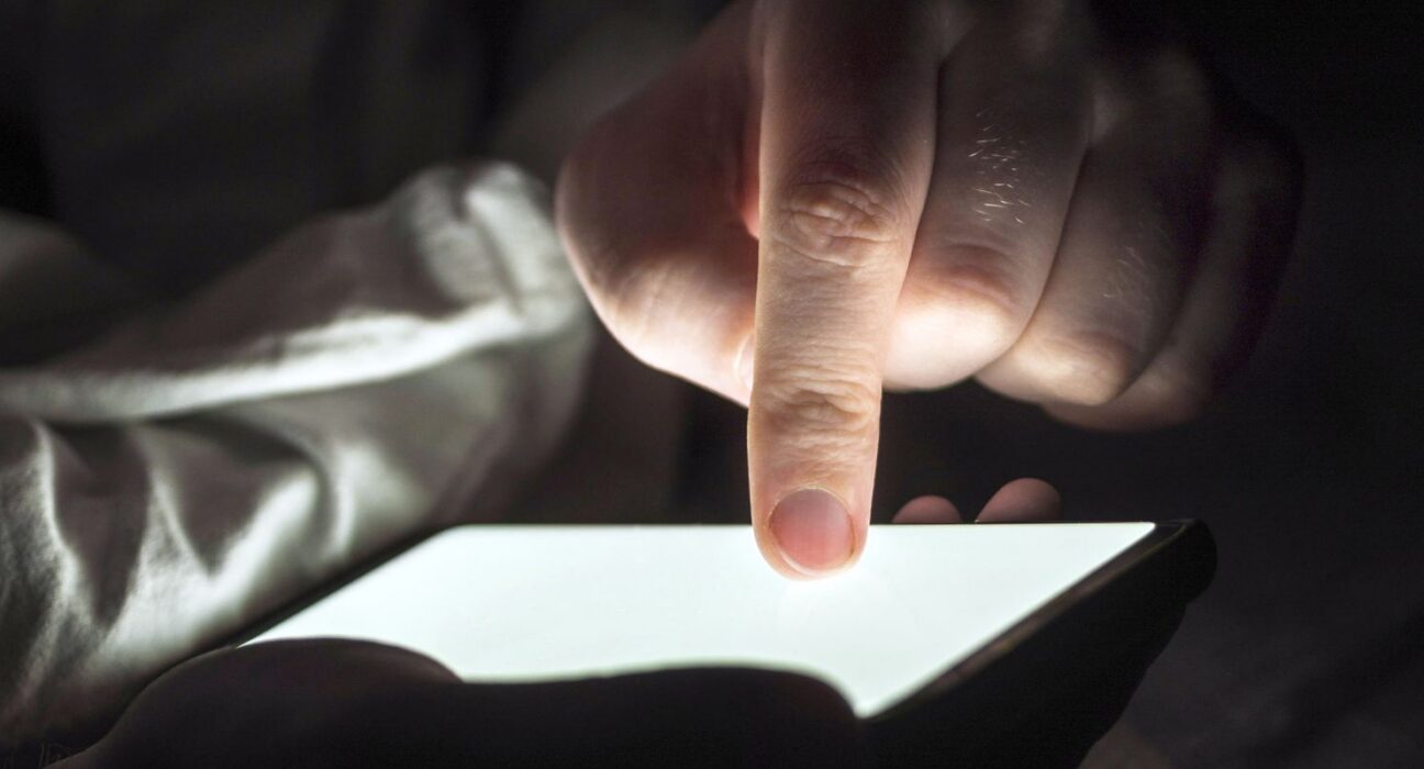 Lei amplia punição a crimes sexuais online contra crianças; entenda