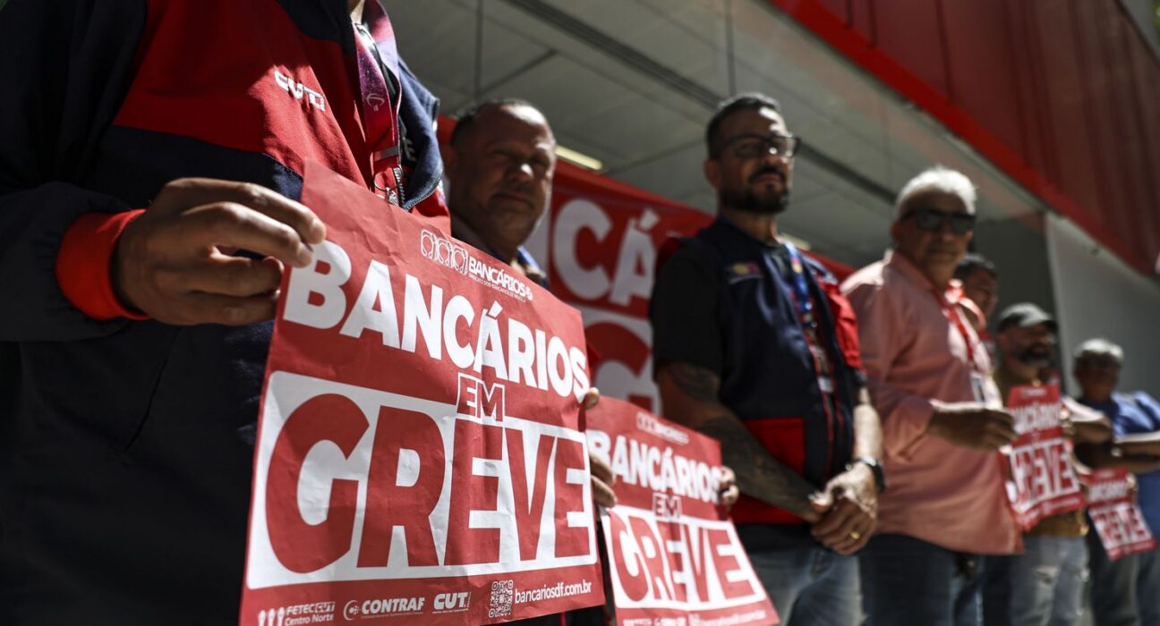 Bancários fazem paralisação nacional de 24 horas nesta quinta-feira