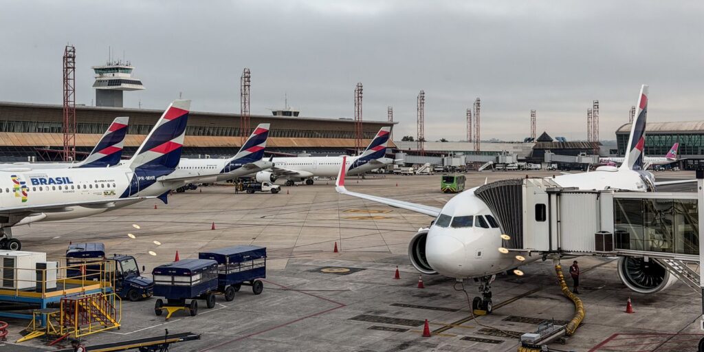 Anvisa atualiza regras de segurança sanitária para aviões e aeroportos