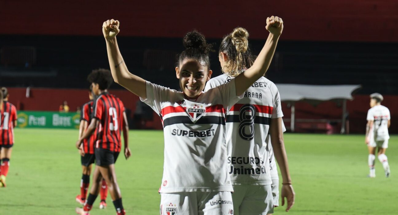 São Paulo vence Vitória e assume liderança do Brasileirão Feminino