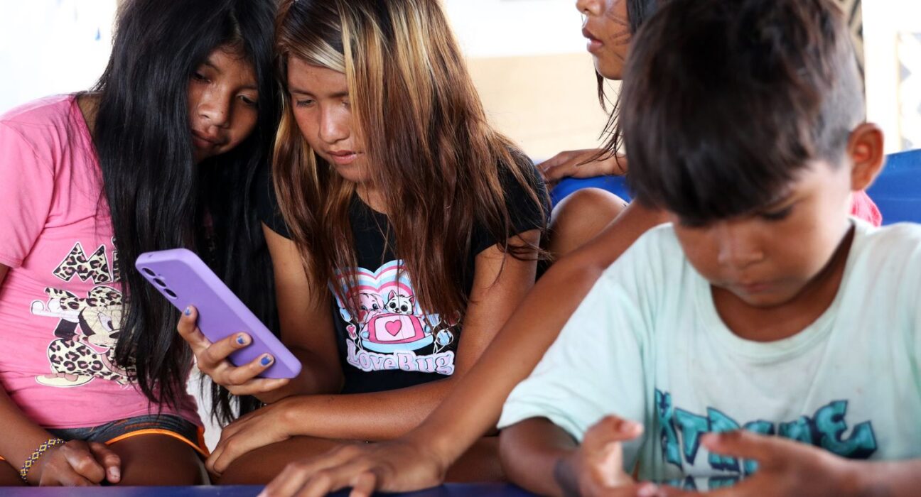 Lei que aumenta punição a crimes digitais contra crianças é sancionada