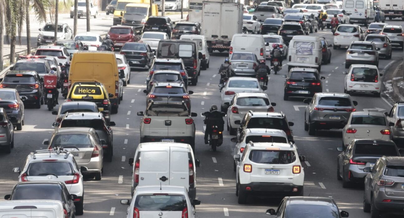 Greve de trens em SP causa congestionamento de mais de 2 mil km 