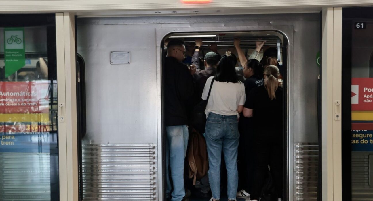 Usuários de trens mudam rotina por causa de greve da CPTM
