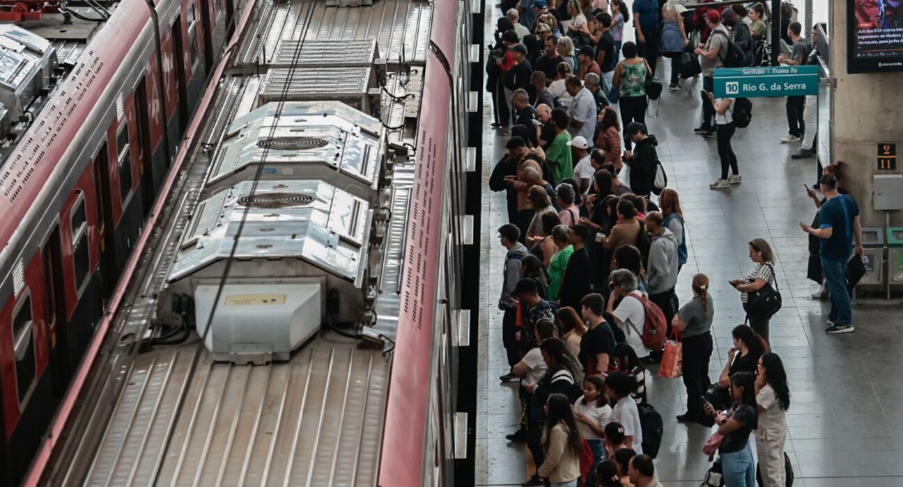 SP: greve na CPTM paralisa parcialmente três linhas de trens