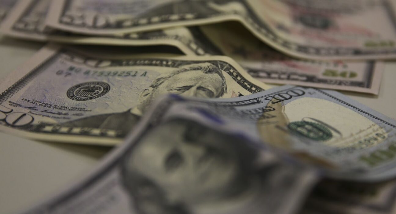 Brasil e EUA retomam negociação após tarifaços de 25% e 12,5%