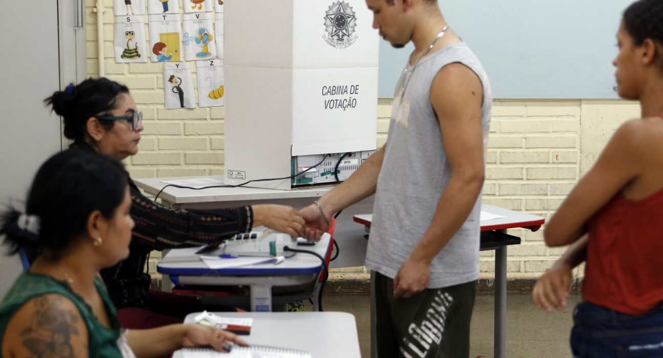 Com envelhecimento da população, eleitorado jovem recua 22% em 16 anos