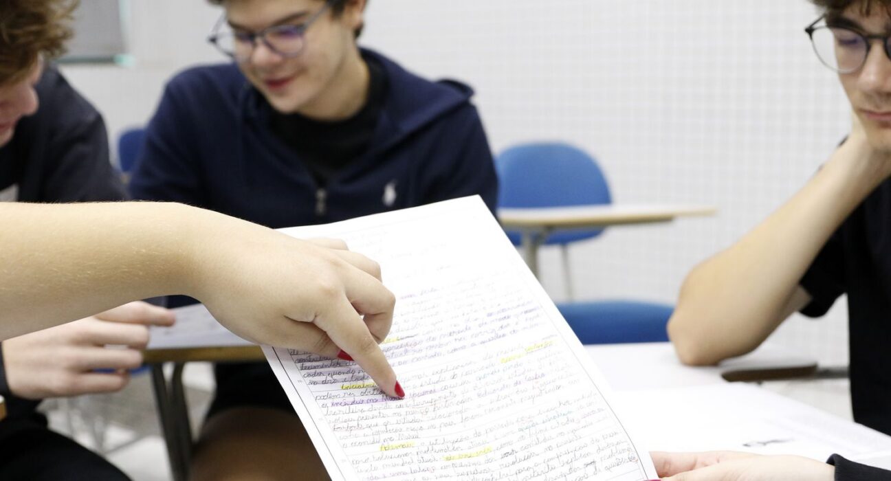 Encceja 2026: alunos já podem consultar cartilha de redação