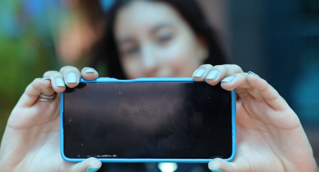 Estudo mostra jovens conscientes de que internet precisa melhorar
