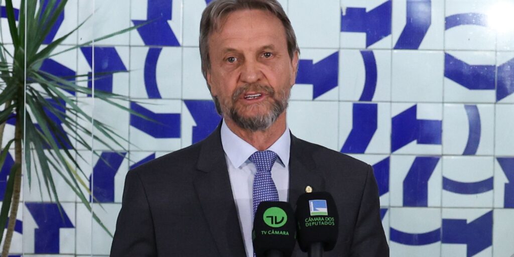 Líder do PT passa mal e Câmara suspende votações