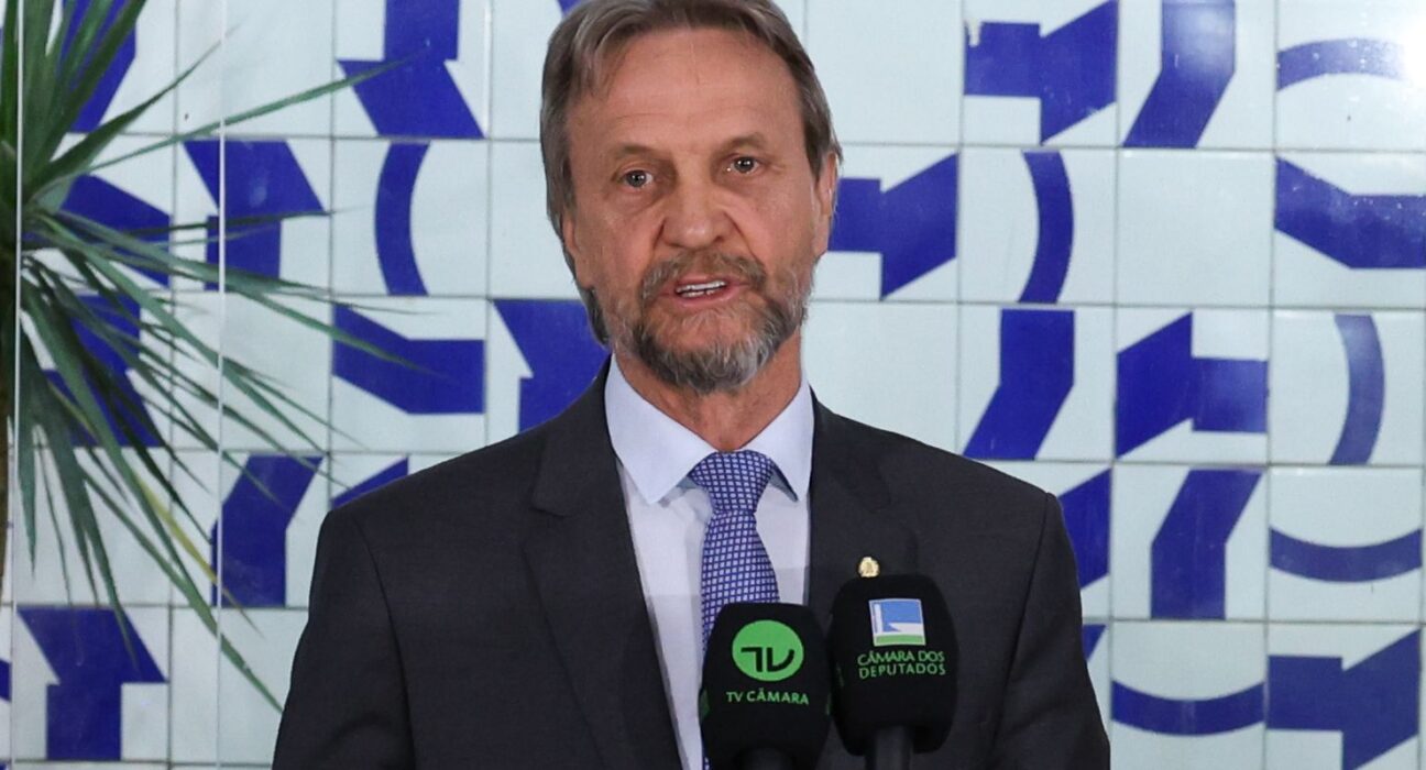 Líder do PT passa mal e Câmara suspende votações